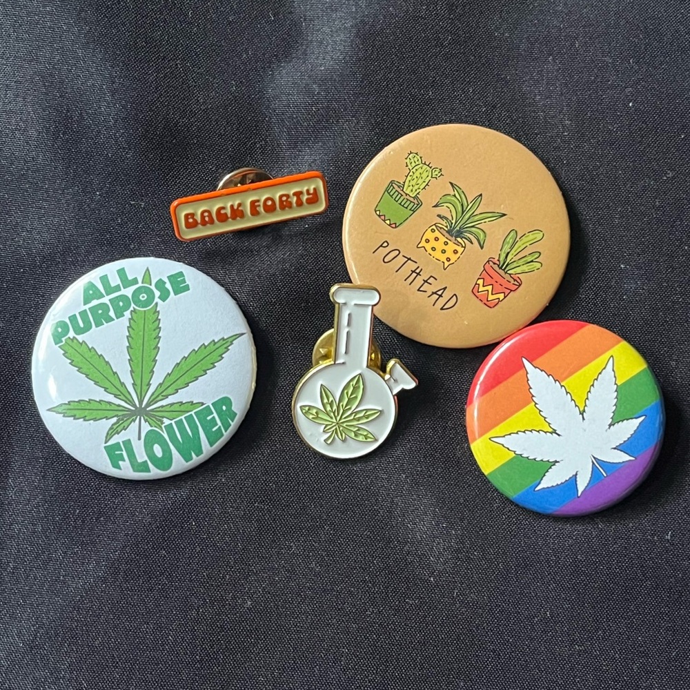 “leaf” themed pin lot (3 button pins, 2 enamel pins)